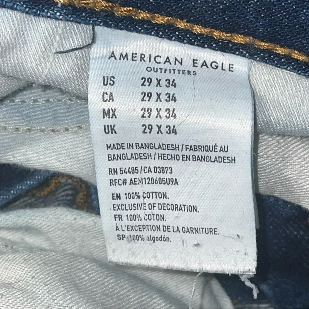 American Eagle relaxed straight men’s cut off jean shorts